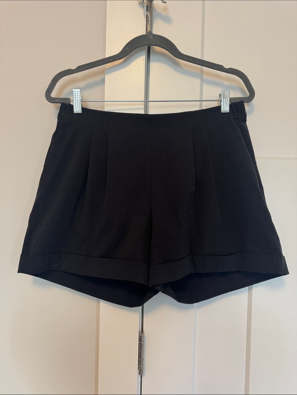 lululemon athletica Black Pleated Waistband Shorts